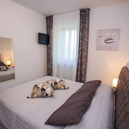 La Finestra Sul Castello Apartment *